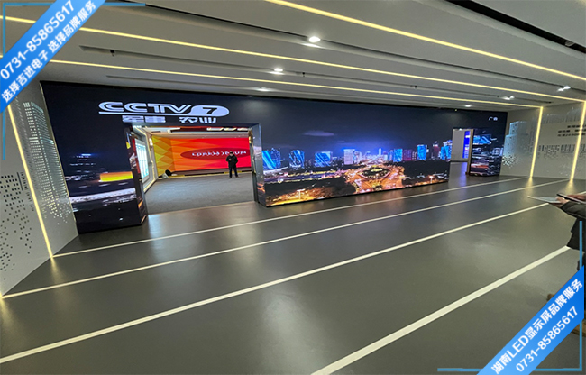 長(zhǎng)沙某單位展廳門(mén)型LED顯示屏.jpg